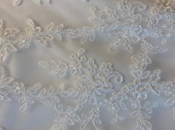 Fliss wedding dress size 16 - close up of lace